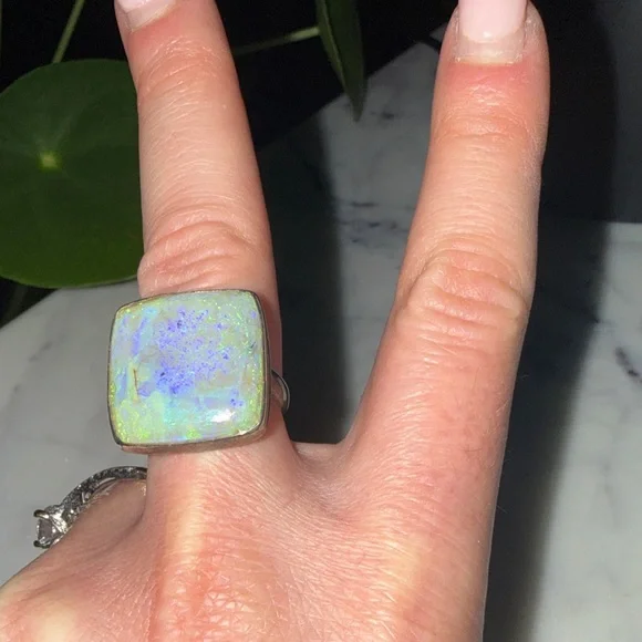 Elegant .925 Silver Opal Ring - Picture 5 of 6